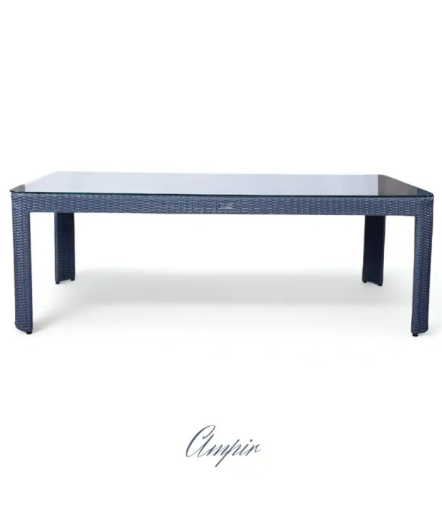 velký ratanový stůl