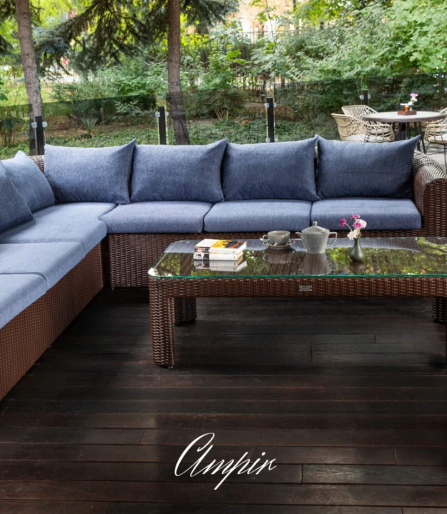 Hybridní zahradní sestava AMPIR LOUNGE MODULAR z umělého ratanu v elegantní hnědé barvě představuje luxusní a flexibilní řešení pro pohodlné posezení na terase, zahradě nebo v zimní zahradě.