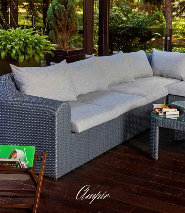 Luxusní zahradní sestava AMPIR LOUNGE MODULAR z umělého ratanu v grafitové barvě přináší spojení moderního designu a maximálního pohodlí.