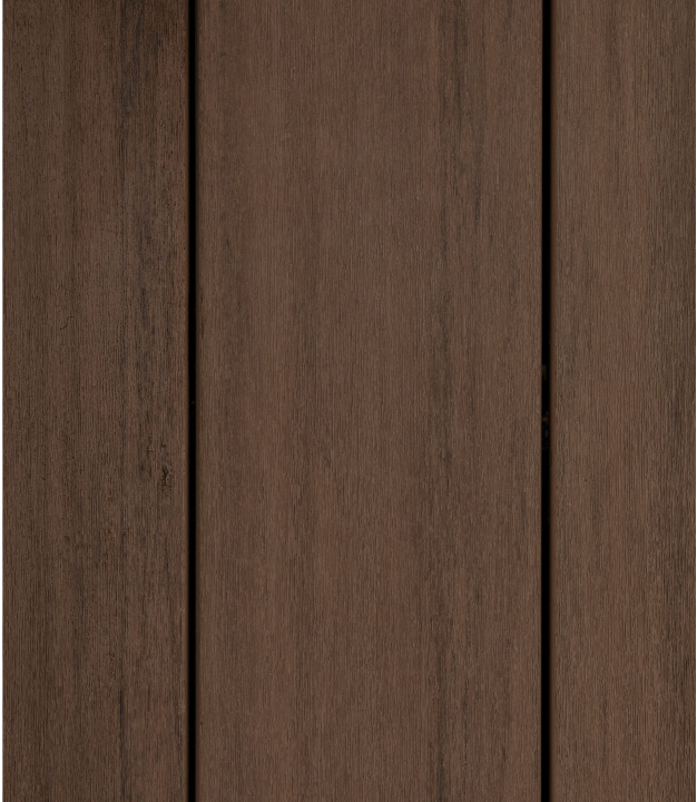 Detail povrchu hnědých PVC terasových prken Vintage English Walnut s výraznou strukturou dřeva