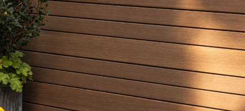 Lze kombinovat různé šířky PVC prken? Terasa a obklad TimberTech English Walnut