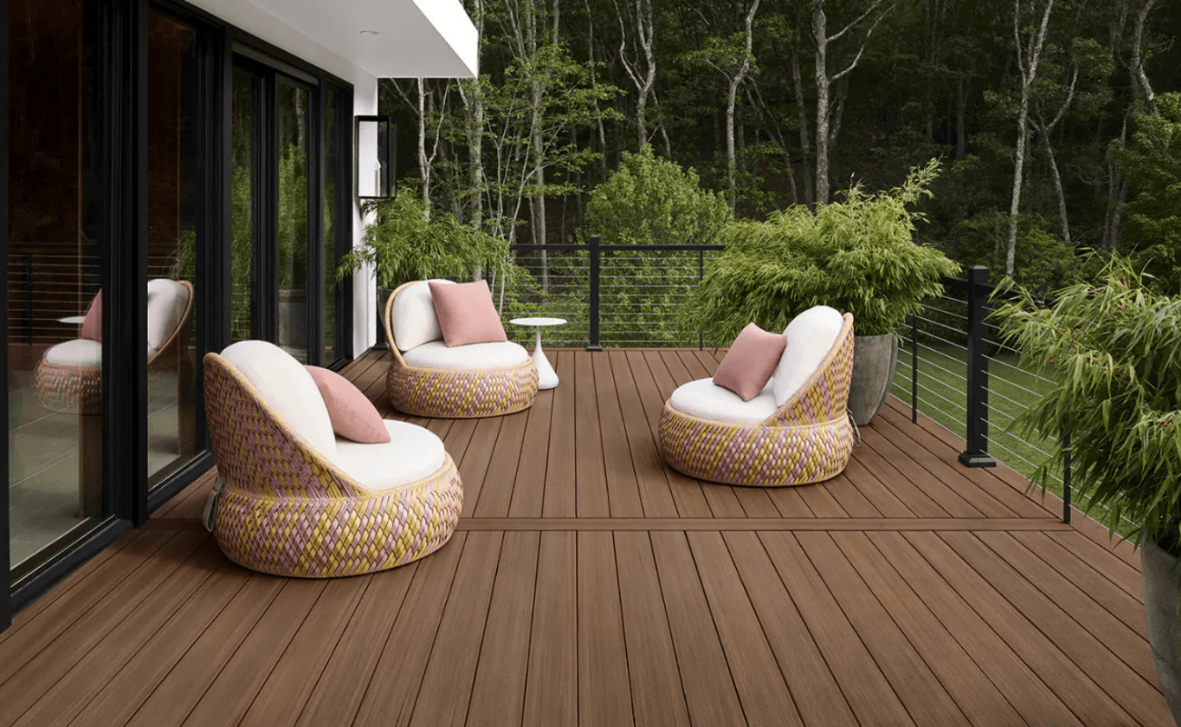 Terasy nové generace bez kompromisů: ohýbaný TimberTech a reálné instalace na FOR GARDEN 2026